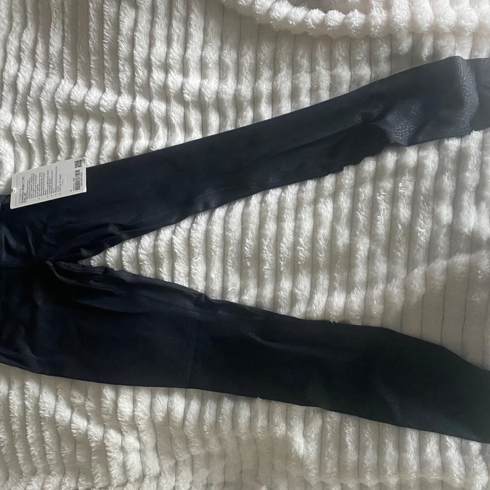 Lululemon legging - Picture 2 of 3